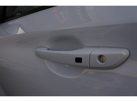 Hyundai Kona EV Comfort 64 kWh Automaat | Navigatie | 3-fase laden | Achteruitrijcamera Direct uit voorraad le... ActivLease financial lease