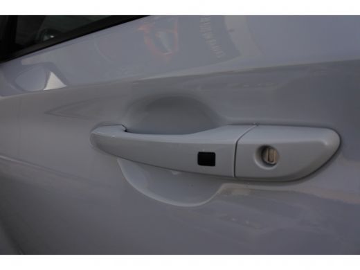 Hyundai Kona EV Fashion 64 kWh Automaat | Navigatie | 3-fase laden | Achteruitrijcamera Direct uit voorraad le... ActivLease financial lease