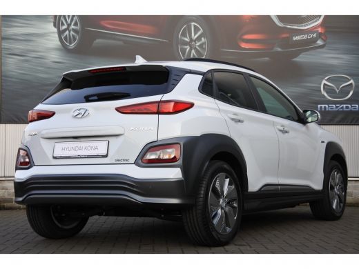 Hyundai Kona EV Fashion 64 kWh Automaat | Navigatie | 3-fase laden | Achteruitrijcamera Direct uit voorraad le... ActivLease financial lease