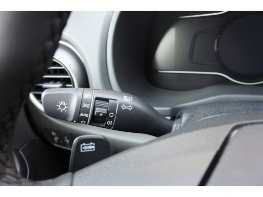 Hyundai Kona EV Fashion 64 kWh Automaat | Navigatie | 3-fase laden | Achteruitrijcamera Direct uit voorraad le... ActivLease financial lease