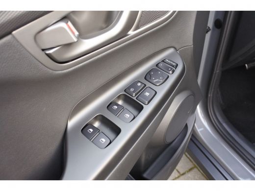 Hyundai Kona EV Fashion 64 kWh Automaat | Navigatie | 3-fase laden | Achteruitrijcamera Direct uit voorraad le... ActivLease financial lease