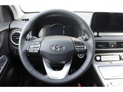 Hyundai Kona EV Fashion 64 kWh Automaat | Navigatie | 3-fase laden | Achteruitrijcamera Direct uit voorraad le... ActivLease financial lease