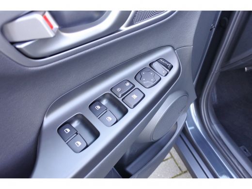 Hyundai Kona EV Premium 64 kWh Automaat | Elektrisch schuif-/kanteldak| 3-fase laden | Achteruitrijcamera Dire... ActivLease financial lease
