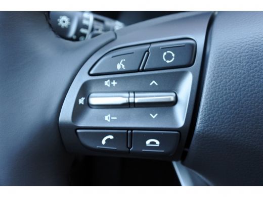 Hyundai Kona EV Premium 64 kWh Automaat | Elektrisch schuif-/kanteldak| 3-fase laden | Achteruitrijcamera Dire... ActivLease financial lease