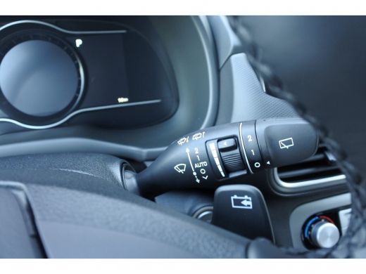 Hyundai Kona EV Premium 64 kWh Automaat | Elektrisch schuif-/kanteldak| 3-fase laden | Achteruitrijcamera Dire... ActivLease financial lease