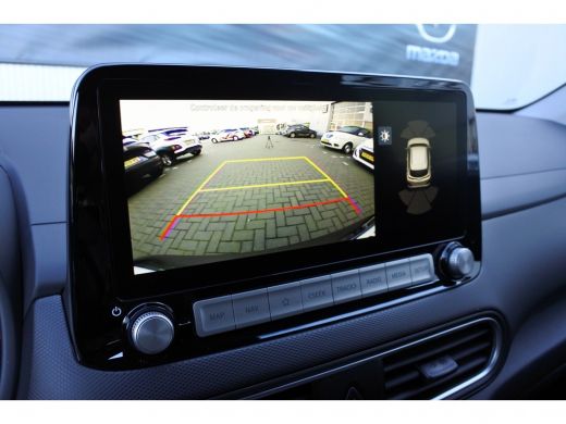 Hyundai Kona EV Premium 64 kWh Automaat | Elektrisch schuif-/kanteldak| 3-fase laden | Achteruitrijcamera Dire... ActivLease financial lease