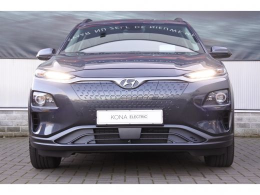 Hyundai Kona EV Premium 64 kWh Automaat | Elektrisch schuif-/kanteldak| 3-fase laden | Achteruitrijcamera Dire... ActivLease financial lease