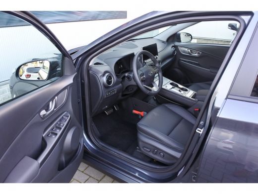 Hyundai Kona EV Premium 64 kWh Automaat | Elektrisch schuif-/kanteldak| 3-fase laden | Achteruitrijcamera Dire... ActivLease financial lease