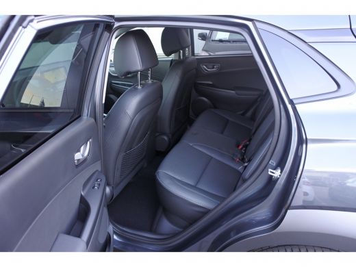 Hyundai Kona EV Premium 64 kWh Automaat | Elektrisch schuif-/kanteldak| 3-fase laden | Achteruitrijcamera Dire... ActivLease financial lease