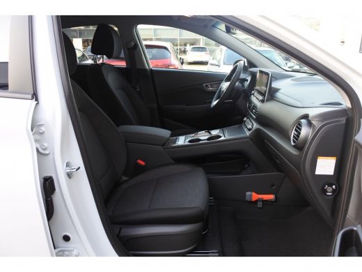 Hyundai Kona EV Premium 64 kWh Automaat | Navigatie | 3-fase laden | Achteruitrijcamera Direct uit voorraad le... ActivLease financial lease