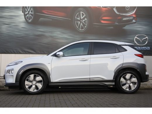 Hyundai Kona EV Premium 64 kWh Automaat | Navigatie | 3-fase laden | Achteruitrijcamera Direct uit voorraad le... ActivLease financial lease