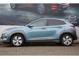 Hyundai Kona EV Premium 64 kWh Automaat | Navigatie | 3-fase laden | Achteruitrijcamera Direct uit voorraad le...