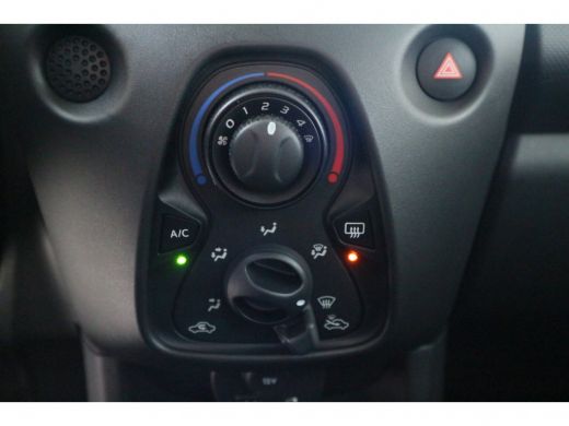 Toyota Aygo 1.0 VVT-i x-now | Airco | LED dagrijverlichting | Elektrische ramen | ActivLease financial lease