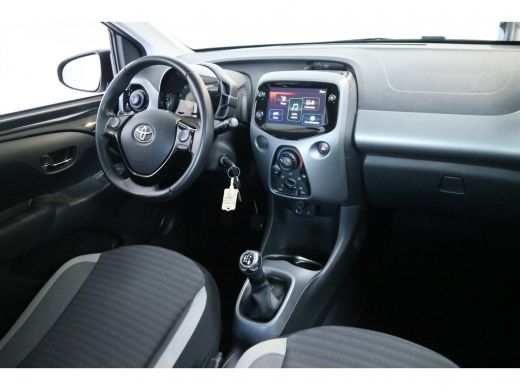 Toyota Aygo 1.0 VVT-i x-play | Apple carplay | Airco | Parkeer camera | LED dagrijverlichting | ActivLease financial lease