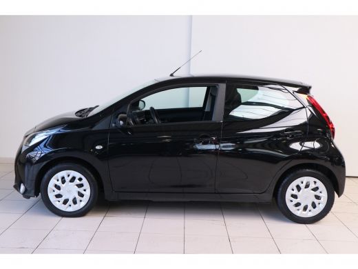 Toyota Aygo 1.0 VVT-i x-play | Apple carplay | Airco | Parkeer camera | LED dagrijverlichting | ActivLease financial lease