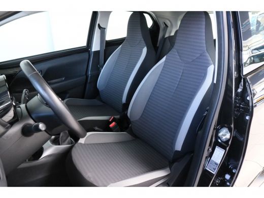 Toyota Aygo 1.0 VVT-i x-play | Apple carplay | Airco | Parkeer camera | LED dagrijverlichting | ActivLease financial lease