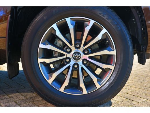 Toyota Land Cruiser 2.8 D-4D Professional 7p. | Rijklaar incl. 24 mnd garantie | ActivLease financial lease