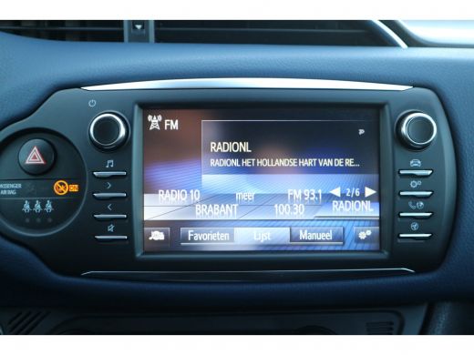 Toyota Yaris 1.5 Hybrid Bi-Tone | Rijklaar incl. 24 mnd garantie | ActivLease financial lease