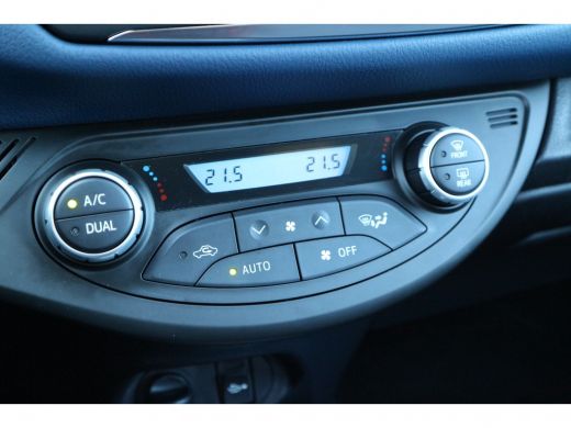 Toyota Yaris 1.5 Hybrid Bi-Tone | Rijklaar incl. 24 mnd garantie | ActivLease financial lease
