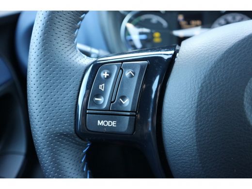 Toyota Yaris 1.5 Hybrid Bi-Tone | Rijklaar incl. 24 mnd garantie | ActivLease financial lease