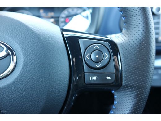 Toyota Yaris 1.5 Hybrid Bi-Tone | Rijklaar incl. 24 mnd garantie | ActivLease financial lease