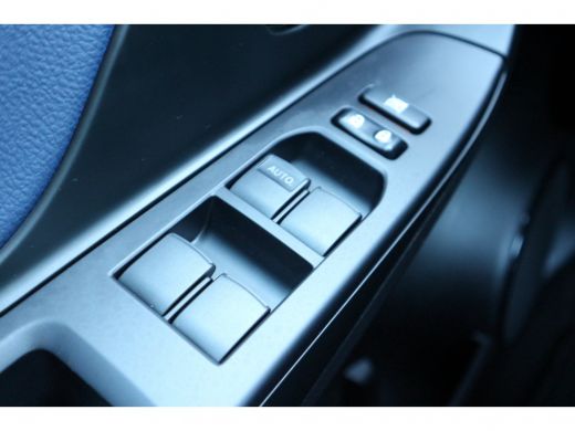 Toyota Yaris 1.5 Hybrid Bi-Tone | Rijklaar incl. 24 mnd garantie | ActivLease financial lease