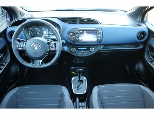 Toyota Yaris 1.5 Hybrid Bi-Tone | Rijklaar incl. 24 mnd garantie | ActivLease financial lease