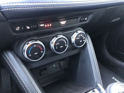 Mazda 2 1.5 Skyactiv-G Luxury Clima / Apple carplay / Stoel en stuur verw ActivLease financial lease