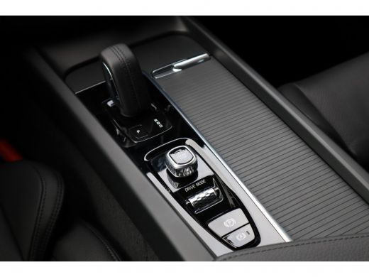 Volvo  XC60 2.0 B5 Business Pro | Parkeercamera | Elektrisch Verstelbare bestuurderstoel | Keyless Entry | DA... ActivLease financial lease