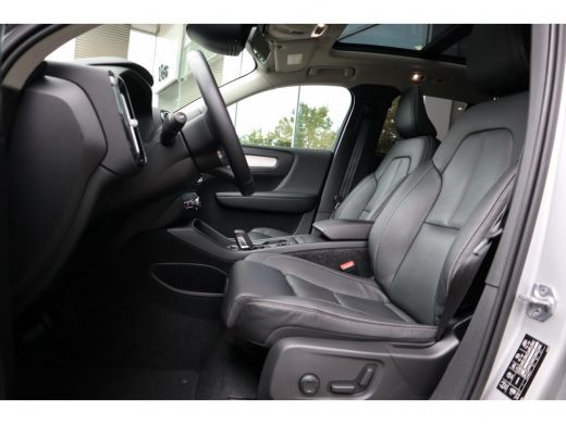 Volvo  XC40 2.0 D4 AWD Intro Edition | Elektrisch schuif- kanteldak | Harman Kardon | Alarmklasse 3 | Intelli... ActivLease financial lease