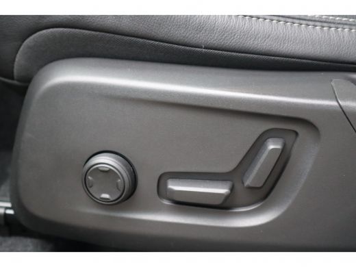 Volvo  XC40 2.0 D4 AWD Intro Edition | Elektrisch schuif- kanteldak | Harman Kardon | Alarmklasse 3 | Intelli... ActivLease financial lease