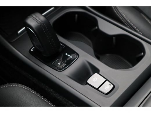Volvo  XC40 2.0 D4 AWD Intro Edition | Elektrisch schuif- kanteldak | Harman Kardon | Alarmklasse 3 | Intelli... ActivLease financial lease