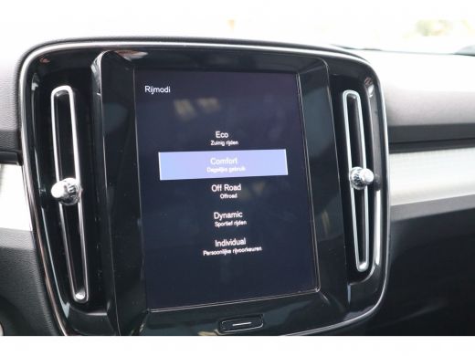 Volvo  XC40 2.0 D4 AWD Intro Edition | Elektrisch schuif- kanteldak | Harman Kardon | Alarmklasse 3 | Intelli... ActivLease financial lease