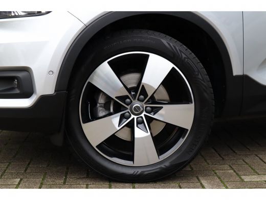 Volvo  XC40 2.0 D4 AWD Intro Edition | Elektrisch schuif- kanteldak | Harman Kardon | Alarmklasse 3 | Intelli... ActivLease financial lease