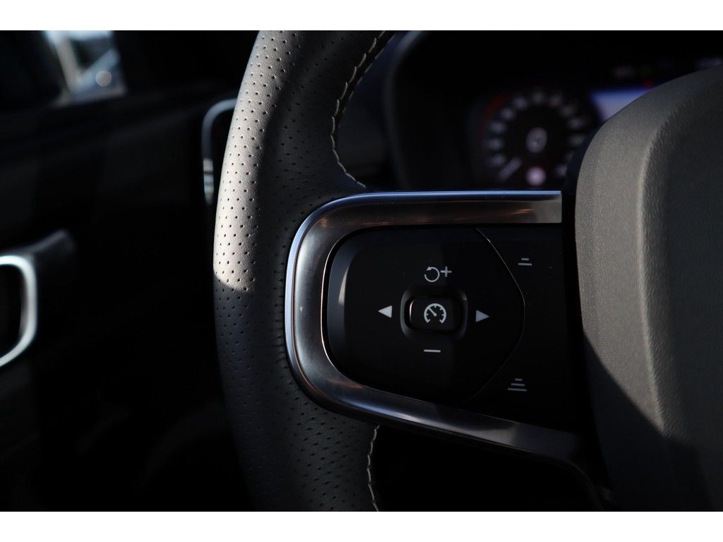 Volvo XC40 2.0 T4 RDesign Keyless entry Panorama Schuifdak