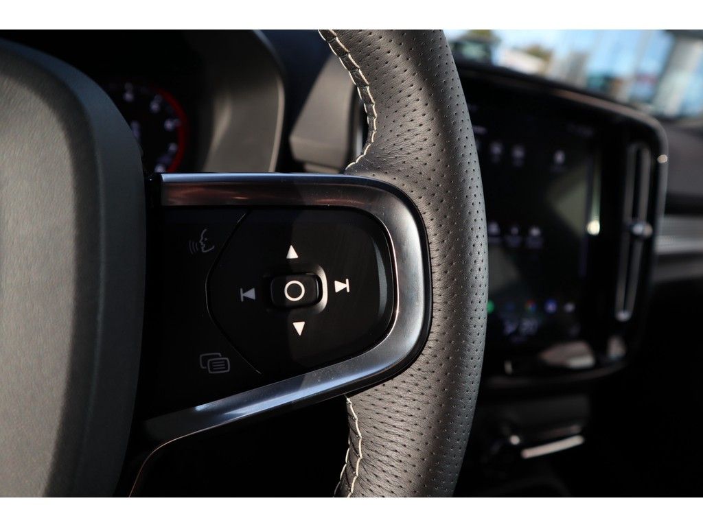 Volvo XC40 2.0 T4 RDesign Keyless entry Panorama Schuifdak