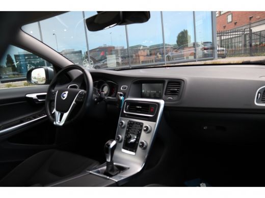 Volvo  S60 D3 Nordic+ | Sensus navigatie | 18'' lichtmetalen velgen | Xenon verlichting | Stoelverwarming . ActivLease financial lease