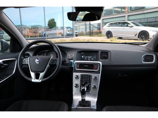 Volvo  S60 D3 Nordic+ | Sensus navigatie | 18'' lichtmetalen velgen | Xenon verlichting | Stoelverwarming . ActivLease financial lease