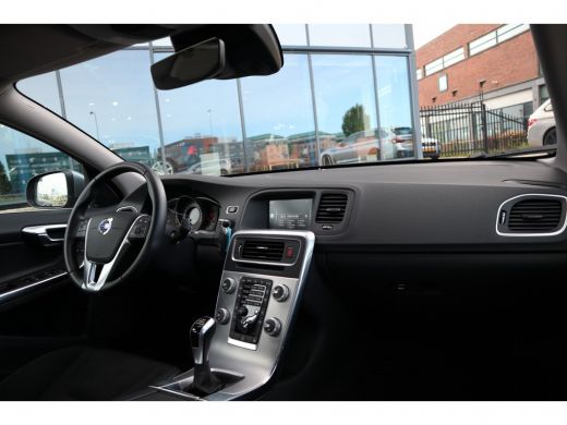 Volvo  S60 D3 Nordic+ | Sensus navigatie | 18'' lichtmetalen velgen | Xenon verlichting | Stoelverwarming . ActivLease financial lease