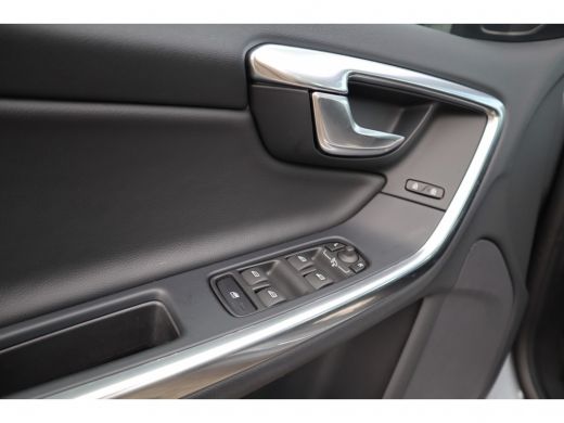 Volvo  S60 D3 Nordic+ | Sensus navigatie | 18'' lichtmetalen velgen | Xenon verlichting | Stoelverwarming . ActivLease financial lease