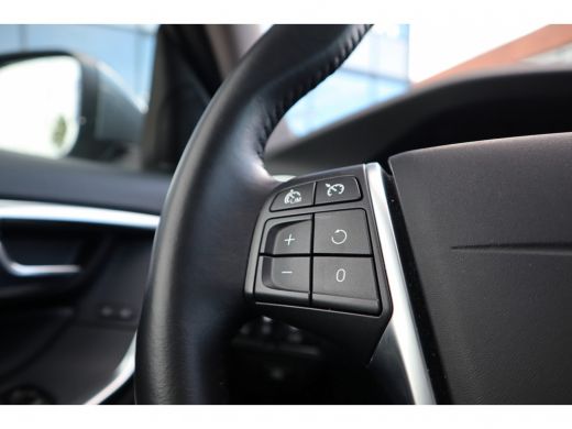 Volvo  S60 D3 Nordic+ | Sensus navigatie | 18'' lichtmetalen velgen | Xenon verlichting | Stoelverwarming . ActivLease financial lease