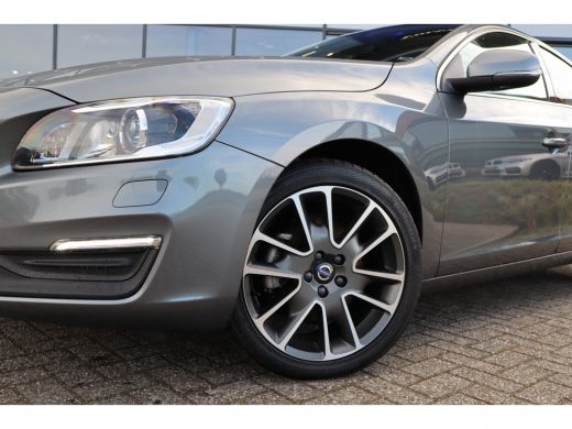 Volvo  S60 D3 Nordic+ | Sensus navigatie | 18'' lichtmetalen velgen | Xenon verlichting | Stoelverwarming . ActivLease financial lease