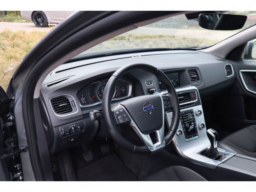 Volvo  S60 D3 Nordic+ | Sensus navigatie | 18'' lichtmetalen velgen | Xenon verlichting | Stoelverwarming . ActivLease financial lease