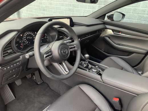 Mazda 3 2.0 E-SkyActiv-X 186 Luxury | Sport-pakket | Schuif-kanteldak | Apple-carplay | 360gr camera | ActivLease financial lease