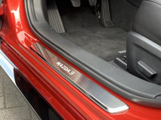 Mazda 3 2.0 E-SkyActiv-X 186 Luxury | Sport-pakket | Schuif-kanteldak | Apple-carplay | 360gr camera | ActivLease financial lease