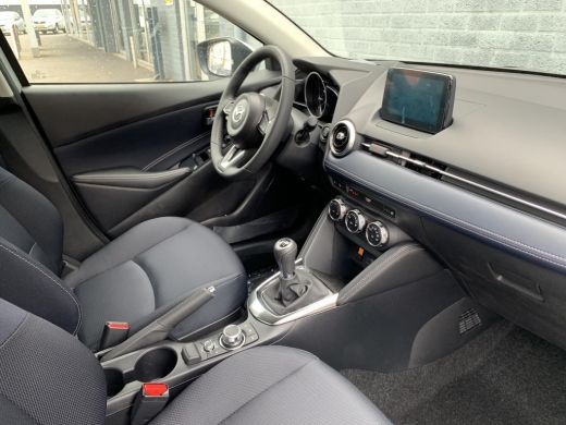 Mazda 2 1.5 Skyactiv-G Luxury | I-Active sense | Navigatie | Airco (automatisch) | Cruise control | Achte... ActivLease financial lease