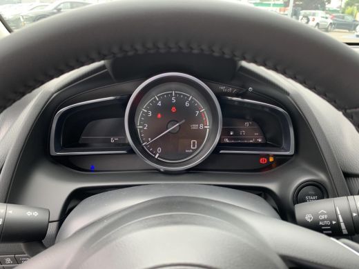 Mazda 2 1.5 Skyactiv-G Signature / 360gr camera / Radar-cruise / Led / Navigatie / ActivLease financial lease