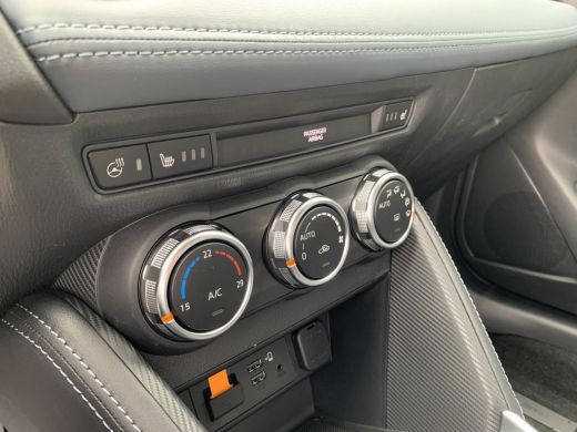 Mazda 2 1.5 Skyactiv-G Signature / 360gr camera / Radar-cruise / Led / Navigatie / ActivLease financial lease