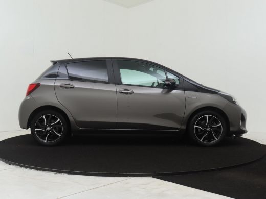 Toyota Yaris 1.5 Hybrid Dynamic Bi-Tone ActivLease financial lease