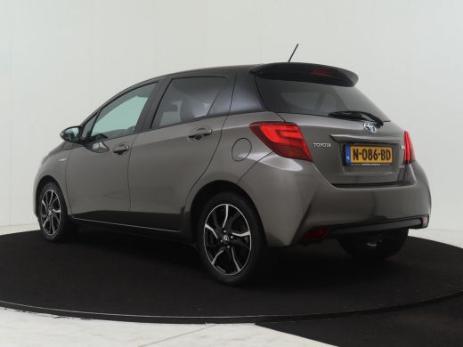 Toyota Yaris 1.5 Hybrid Dynamic Bi-Tone ActivLease financial lease